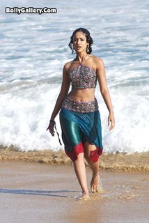 Ileana D'Cruz feet photo thumbnail
