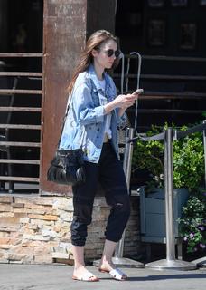 Lily Collins feet photo thumbnail