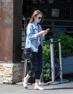 Lily Collins feet photo thumbnail