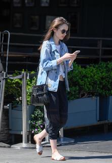 Lily Collins feet photo thumbnail