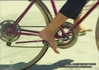 Maite Perroni feet photo thumbnail