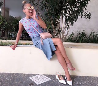 Adriane Galisteu feet photo thumbnail