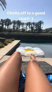 Sara Sampaio feet photo thumbnail