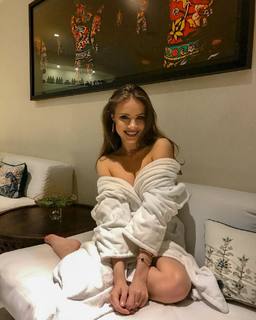 Xenia Tchoumitcheva feet photo thumbnail