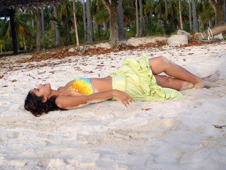 Ileana D'Cruz feet photo thumbnail
