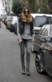 Elle Macpherson feet photo thumbnail