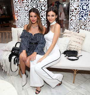 Victoria Justice feet photo thumbnail