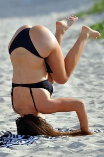 Claudia Romani feet photo thumbnail