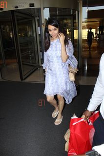 Shraddha Kapoor feet photo thumbnail