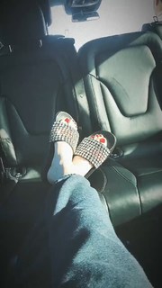 Kathryn Newton feet photo thumbnail