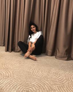 Mouni Roy feet photo thumbnail