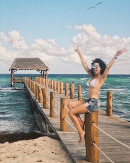 Kéfera Buchmann feet photo thumbnail