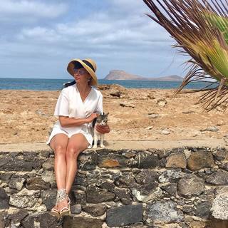Anna Popek feet photo thumbnail