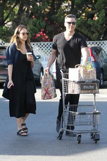 Jessica Alba feet photo thumbnail