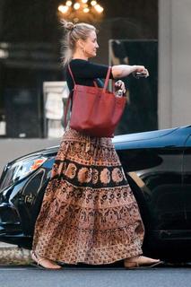 Cameron Diaz feet photo thumbnail