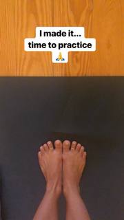 Kino MacGregor feet photo thumbnail