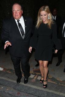 Reese Witherspoon feet photo thumbnail