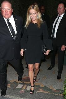 Reese Witherspoon feet photo thumbnail