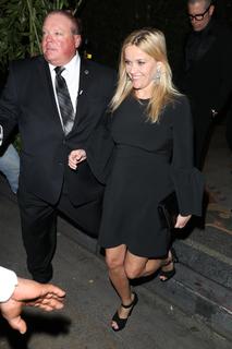 Reese Witherspoon feet photo thumbnail