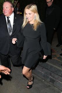 Reese Witherspoon feet photo thumbnail