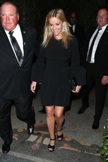 Reese Witherspoon feet photo thumbnail