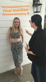 Dakota Fanning feet photo thumbnail