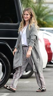 Hilary Duff feet photo thumbnail