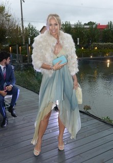 Adriane Galisteu feet photo thumbnail