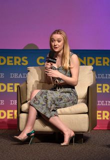 Dakota Fanning feet photo thumbnail