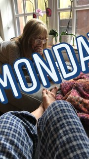 Alice Eve feet photo thumbnail