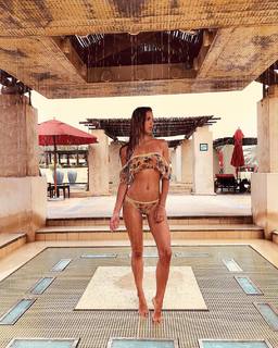 Iris Mittenaere feet photo thumbnail