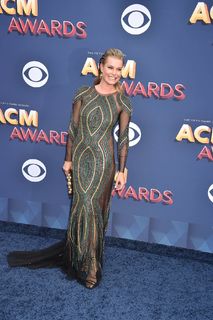Rebecca Romijn feet photo thumbnail