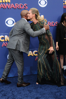 Rebecca Romijn feet photo thumbnail
