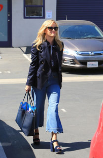 Reese Witherspoon feet photo thumbnail