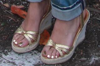 Emmanuelle Chriqui feet photo thumbnail