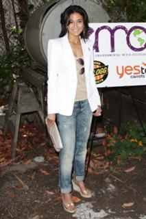 Emmanuelle Chriqui feet photo thumbnail