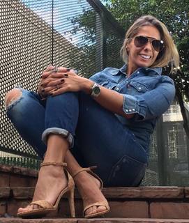Adriane Galisteu feet photo thumbnail