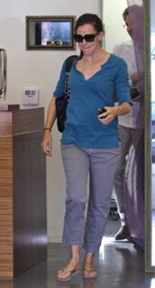 Jennifer Garner feet photo thumbnail