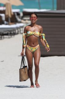 Karrueche Tran feet photo thumbnail