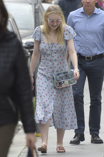 Dakota Fanning feet photo thumbnail