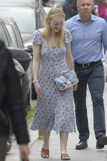 Dakota Fanning feet photo thumbnail