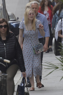 Dakota Fanning feet photo thumbnail