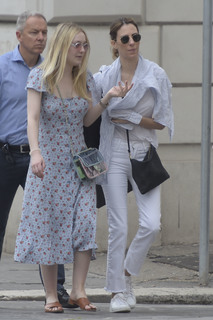 Dakota Fanning feet photo thumbnail