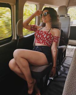 Kéfera Buchmann feet photo thumbnail