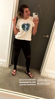 Gabbie Hanna feet photo thumbnail