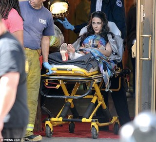 Jessica Lowndes feet photo thumbnail