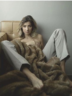 Gabbie Hanna feet photo thumbnail