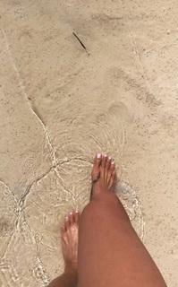 Brooke Burke feet photo thumbnail