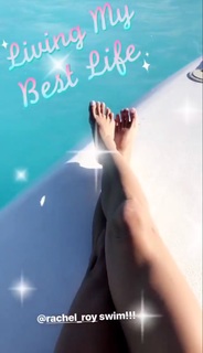 Brooke Burke feet photo thumbnail