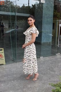 Alia Bhatt feet photo thumbnail